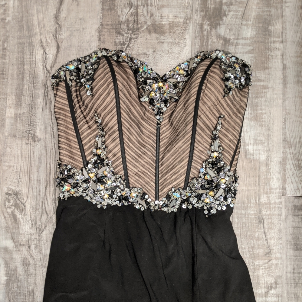 Strapless, backless dress